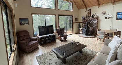 Cozy Rustic Private Packwood Cabin