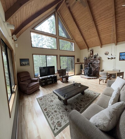 Cozy Rustic Private Packwood Cabin