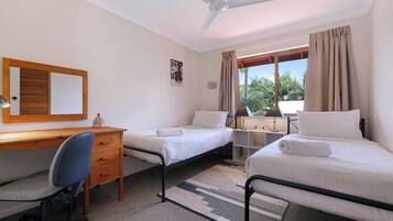 2 bedrooms, desk, iron/ironing board, WiFi