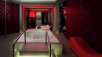 Chambre Supérieure, baignoire à jets | Literie de qualité supérieure, couette en duvet d'oie