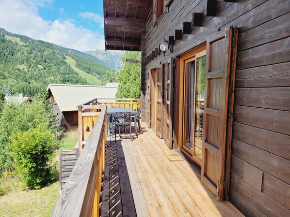 Outdoor dining - Warm chalet for 6 people, Saint-Chaffrey (Saint-Chaffrey)