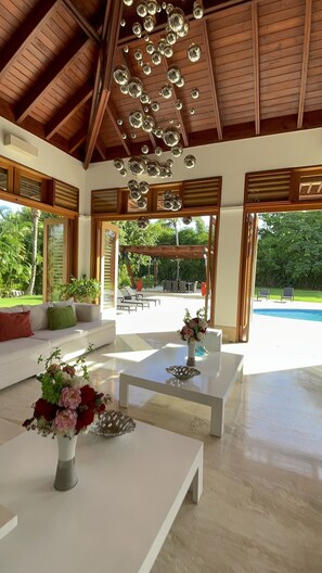 วิลล่า, 5 ห้องนอน, พร้อมสิ่งอำนวยความสะดวกสำหรับผู้พิการ, สูบบุหรี่ได้ | รับประทานอาหารกลางแจ้ง