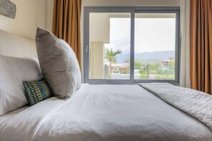 2 bedrooms, iron/ironing board, WiFi