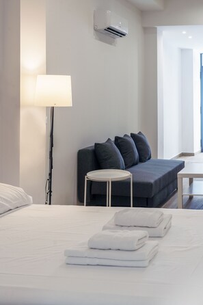 Iron/ironing board, travel cot, WiFi, bed sheets