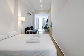 Iron/ironing board, travel cot, WiFi, bed sheets