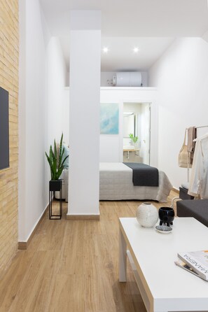 Bügeleisen/Bügelbrett, Reisekinderbett, WLAN, Bettwäsche