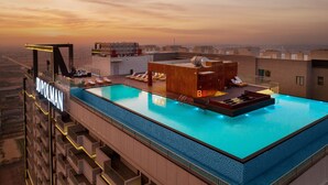 A rooftop pool with a view of the city at sunset. - JD POLMAN Hotel (Phnom Penh)