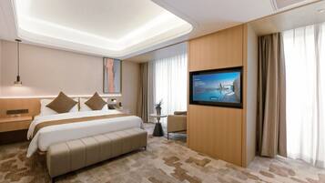 Deluxe Suite, 1 Bedroom | Minibar, in-room safe, desk, free WiFi