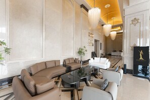 Lobby sitting area - JD POLMAN Hotel (Phnom Penh)