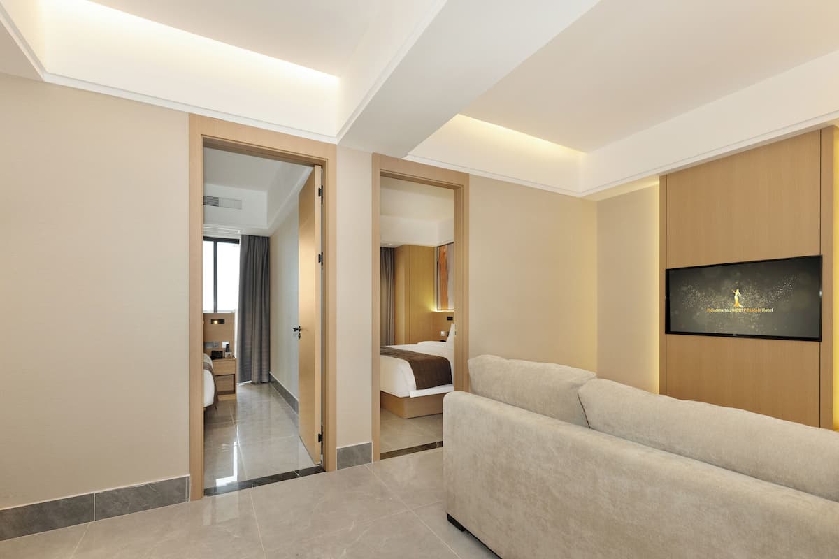 Minibar, caja de seguridad en la habitación, escritorio y wifi gratis