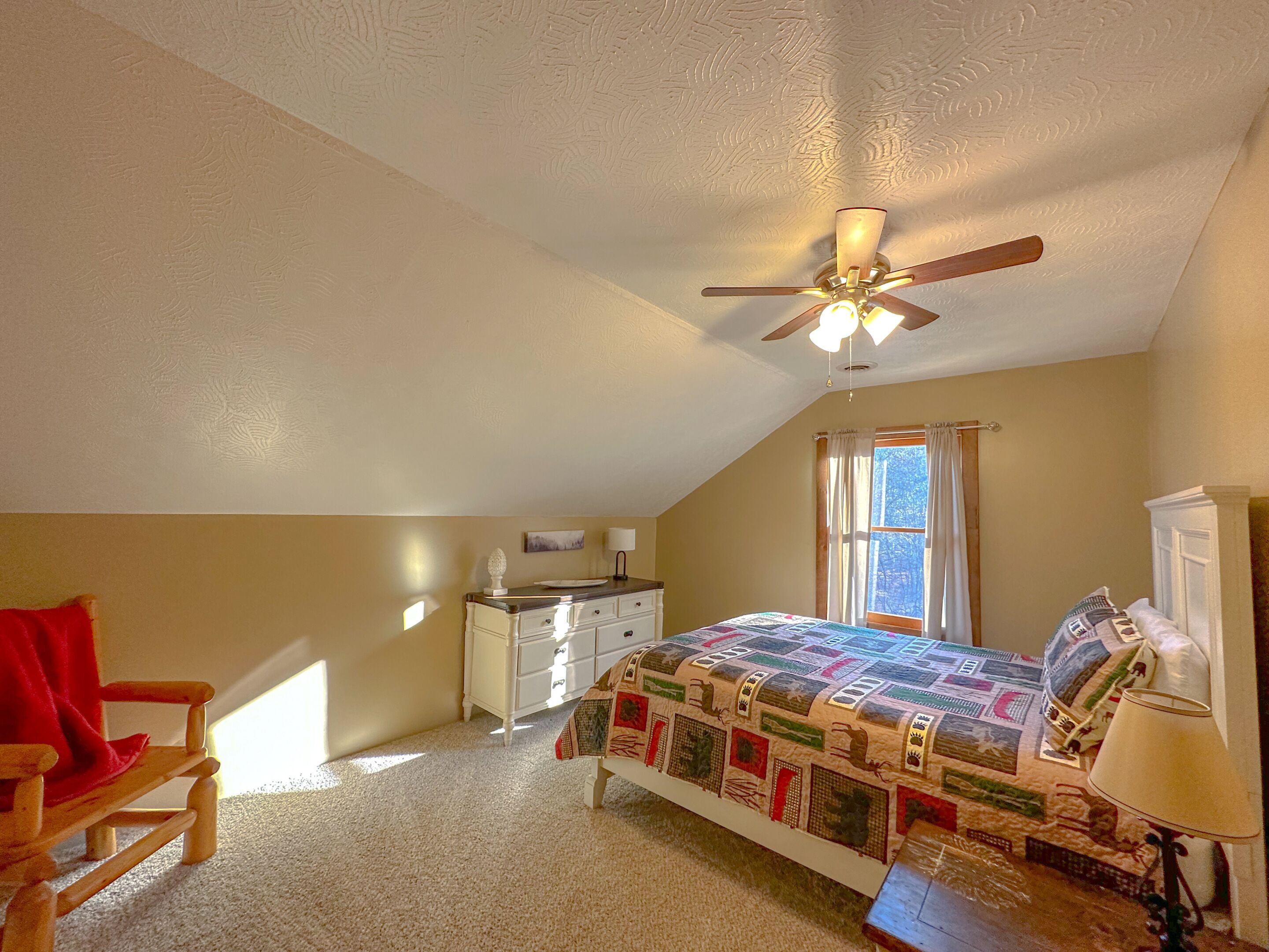 5 habitaciones, escritorio, tabla de planchar con plancha y wifi gratis 