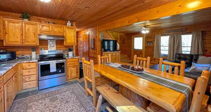 Secluded Wilderness Lodge in Athens OH w/ hot tub