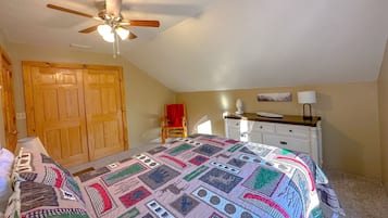 5 bedrooms, desk, iron/ironing board, free WiFi