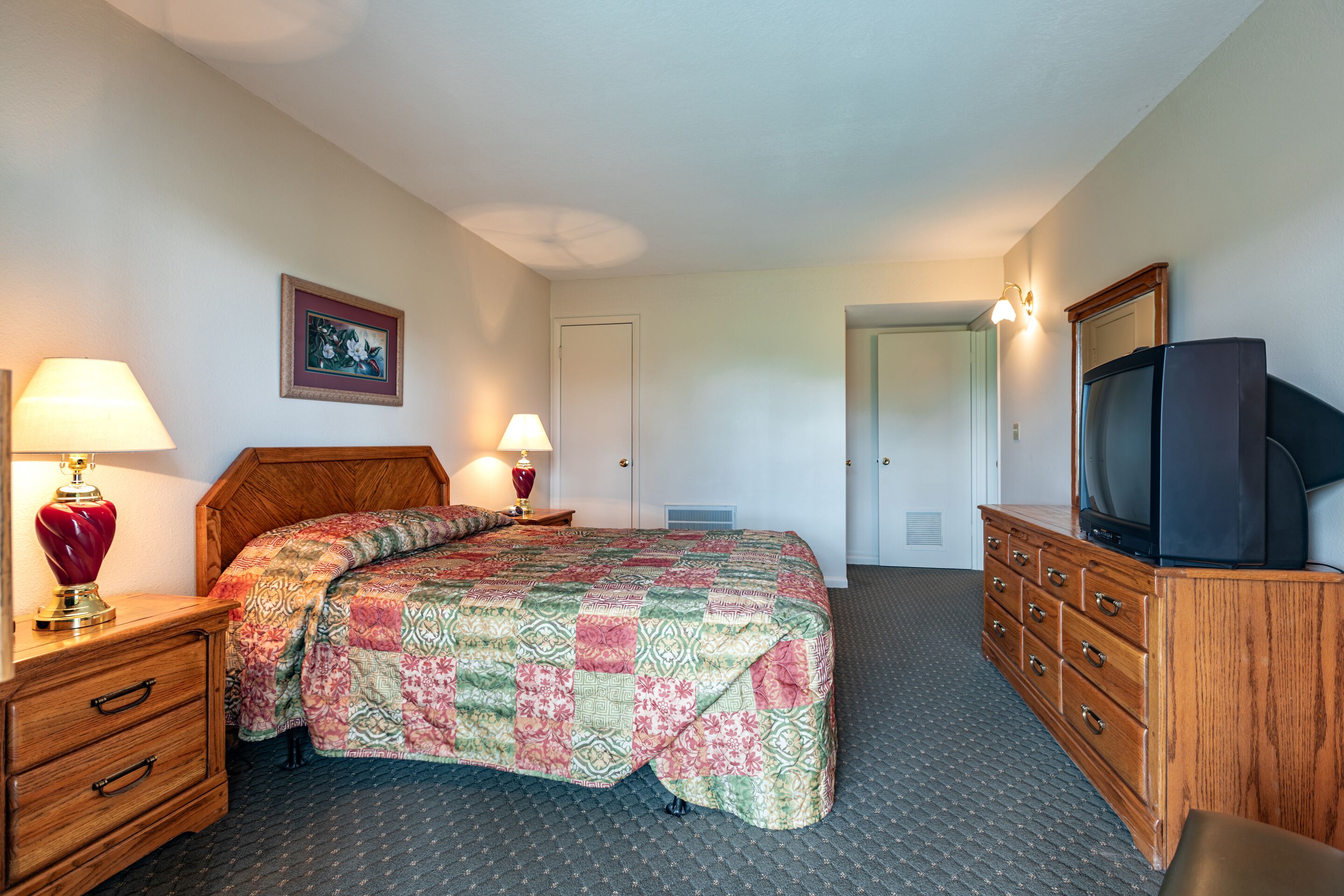 Crown Resorts Lake Tansi West 2 Bed, 2 Bath Condo w/ 1 Queen, 2 Full Beds