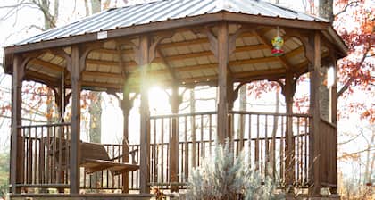 Crown Resorts Lake Tansi West 2 Bed, 2 Bath Condo w/ 1 Queen, 2 Twin Beds