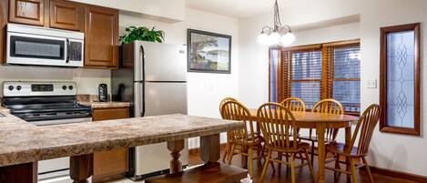 冰箱、微波炉、烤箱、炉灶