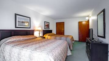 2 bedrooms, iron/ironing board, free WiFi, bed sheets