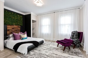 1 dormitorio, escritorio, tabla de planchar con plancha y wifi