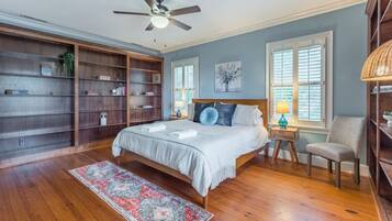 5 bedrooms, desk, iron/ironing board, travel crib