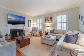 智能电视、壁炉