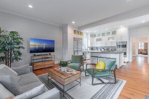 智能电视、壁炉