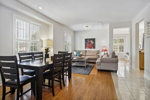 Smart-tv och eldstad