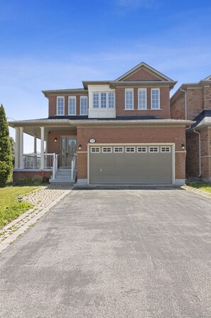 Exterior - The cozy corner house in the Richmond Hill  (Richmond Hill)