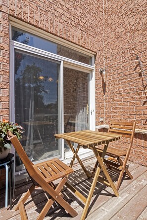 Outdoor dining - The cozy corner house in the Richmond Hill  (Richmond Hill)