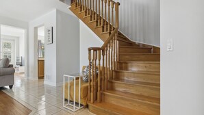 A wooden staircase with a handrail, leading to an upper floor. - The cozy corner house in the Richmond Hill  (Richmond Hill)
