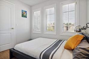 4 Schlafzimmer, Bügeleisen/Bügelbrett, Reisekinderbett, WLAN