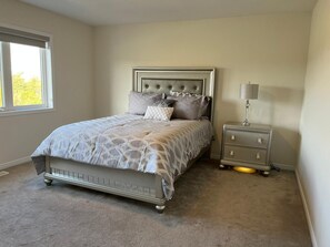 4 bedrooms, iron/ironing board, WiFi, bed sheets