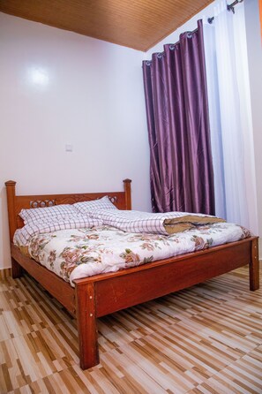 4 室のベッドルーム、WiFi、ベッドシーツ