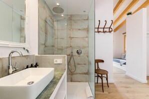 Shower, hair dryer, towels - Cal Tio 4 YourHouse, lovely apartment in a farmhouse with shared pool (Costitx)