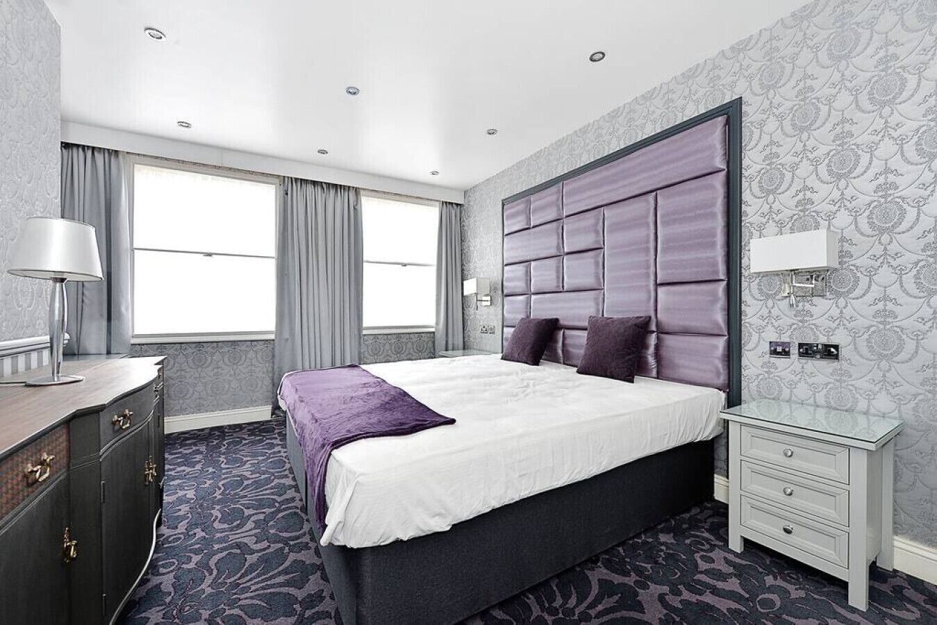 4 多间卧室、办公桌、熨斗/熨衣板、旅行婴儿床