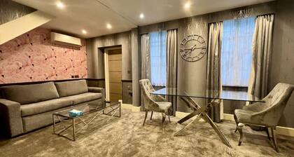 1 Bed Large Entire Flat, Patio-AC-FibreOptic Wifi