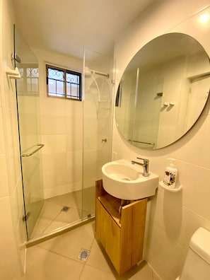 Handtücher, Seife, Shampoo, Toilettenpapier