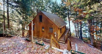 Quintessential lakefront cabin with canoe, grill, wood-burning fireplace, & AC