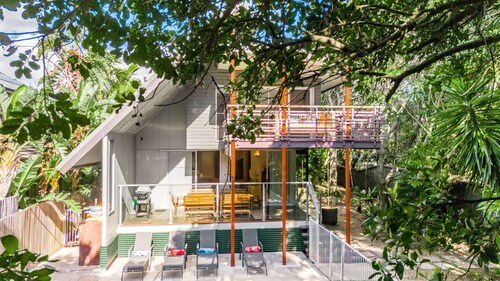 Ariels on the Beach - 4 BR beachfront home w. pool