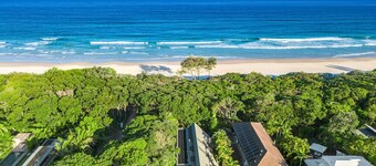 Ariels on the Beach - 4 BR beachfront home w. pool