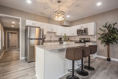 Newly renovated 4BR CozySuites