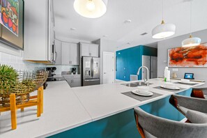 Fridge, microwave, oven, stovetop - New - Sleeps 21 - Champions Gate Hyperdrive House (Kissimmee)