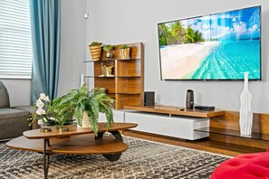 Interior - New - Sleeps 21 - Champions Gate Hyperdrive House (Kissimmee)