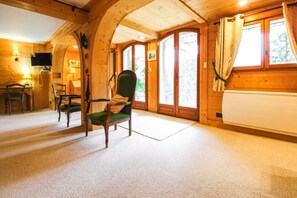 Interior - Large 8-person Chalet with Mountain Views (Flaine)