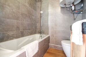 Shower, towels - Stunning 4-bedroom apartment Flaine Forêt, fully renovated 2023 (Flaine)