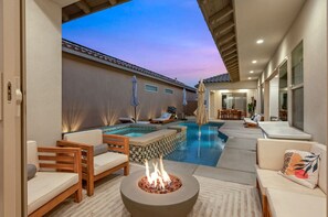 A heated pool - Paradise Villa! Garage Game Room! w/private pool! (La Quinta)