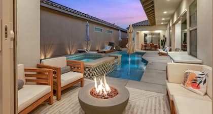 Paradise Villa! Garage Game Room! w/private pool!