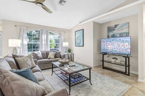 TV - 3BR Pristine House with Pool in Marco l Close to Beaches (Marco Island)