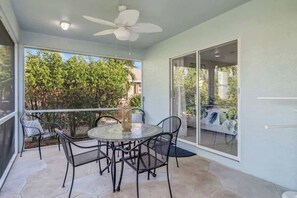 Outdoor dining - 3BR Pristine House with Pool in Marco l Close to B (Marco Island)