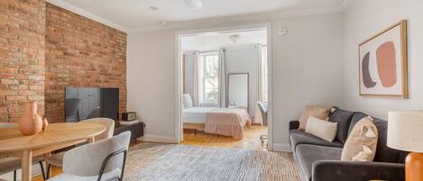 2 slaapkamers, een strijkplank/strijkijzer, wifi, beddengoed