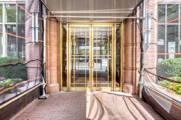 Exterior detail - Stellar UES 2BR w/ Elevator & Doorman, nr Transportation, by Blueground (Uptown)